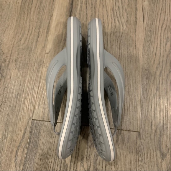 Crocs Grey Flip Flops Children’s J 2 Unisex water shoes sandals Summer - Picture 5 of 8